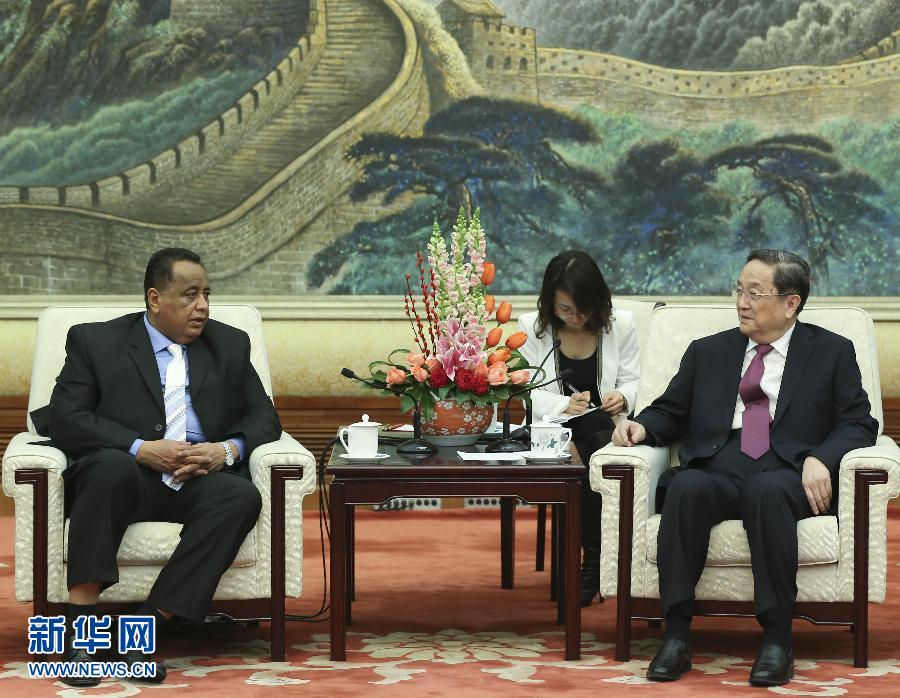 1月28日，中共中央政治局常委、全國政協主席俞正聲在北京會見前來出席第三屆中國－蘇丹執政黨高層對話的蘇丹全國大會黨副主席、總統助理甘杜爾。 新華社記者 丁林 攝