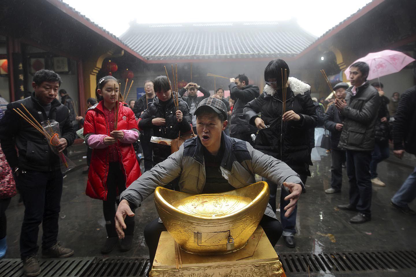 为金而狂：盘点中国人的“黄金热” -新华时政-新华网