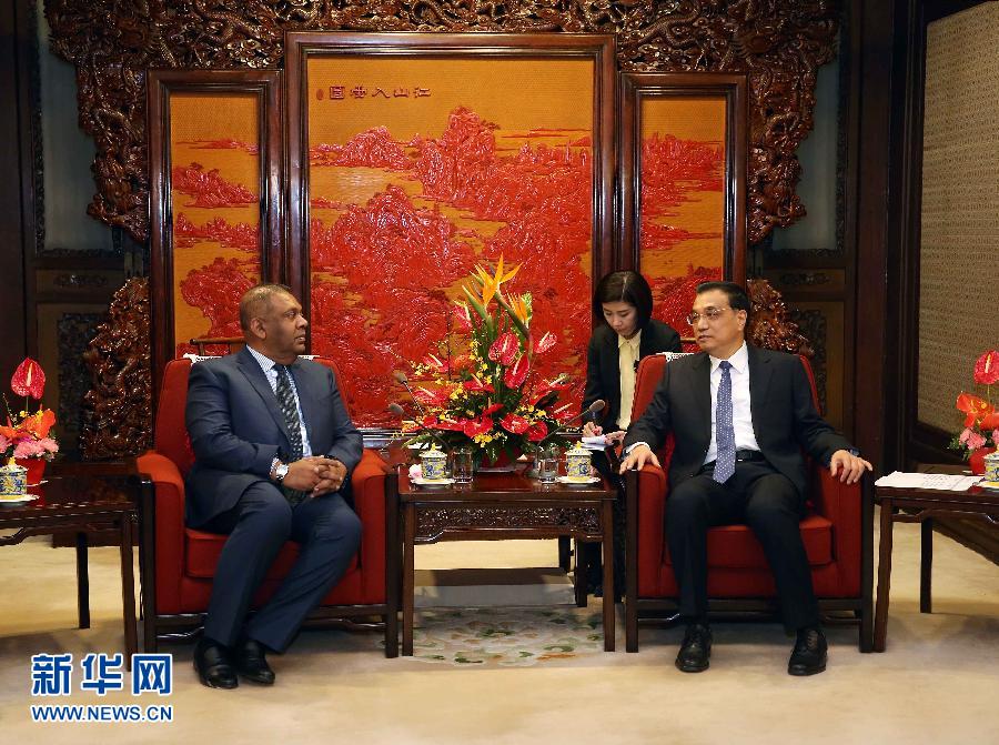 2月27日，國務院總理李克強在北京中南海紫光閣會見斯裏蘭卡外長薩馬拉維拉。 新華社記者 劉衛兵 攝 