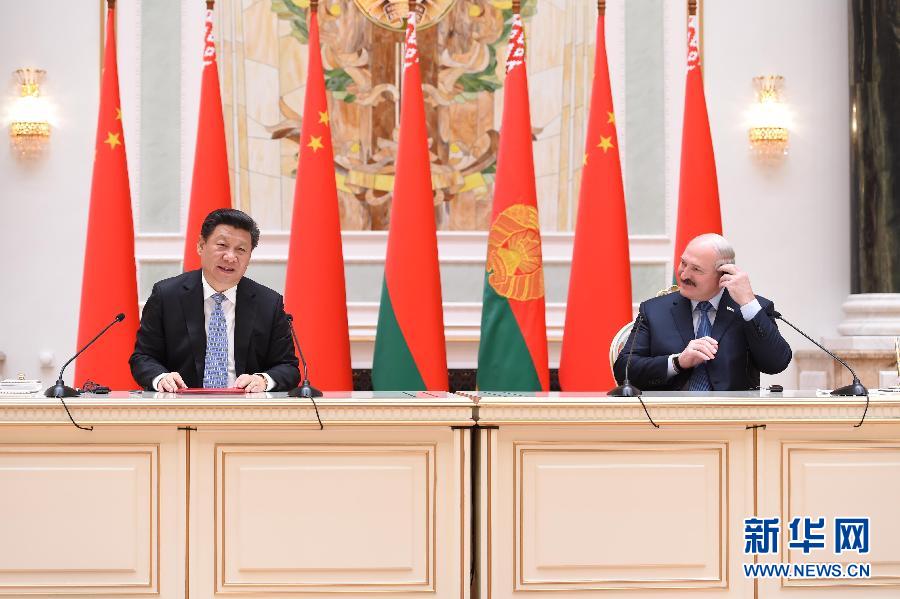 5月10日，國家主席習近平在明斯克同白俄羅斯總統盧卡申科舉行會談。這是會談後，習近平與盧卡申科共同會見記者。新華社記者謝環馳攝 