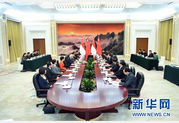 7月3日，國務院總理李克強在北京人民大會堂會見來華進行國事訪問的新加坡總統陳慶炎。 新華社記者 張鐸 攝