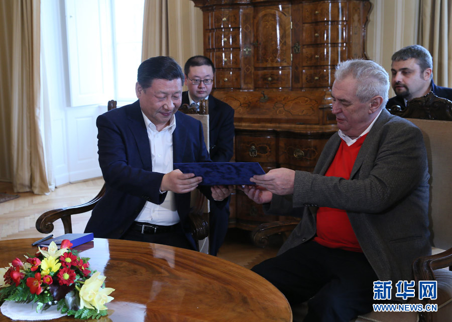 當地時間3月28日，國家主席習近平在布拉格拉尼莊園同捷克總統澤曼舉行會晤。新華社記者 蘭紅光 攝