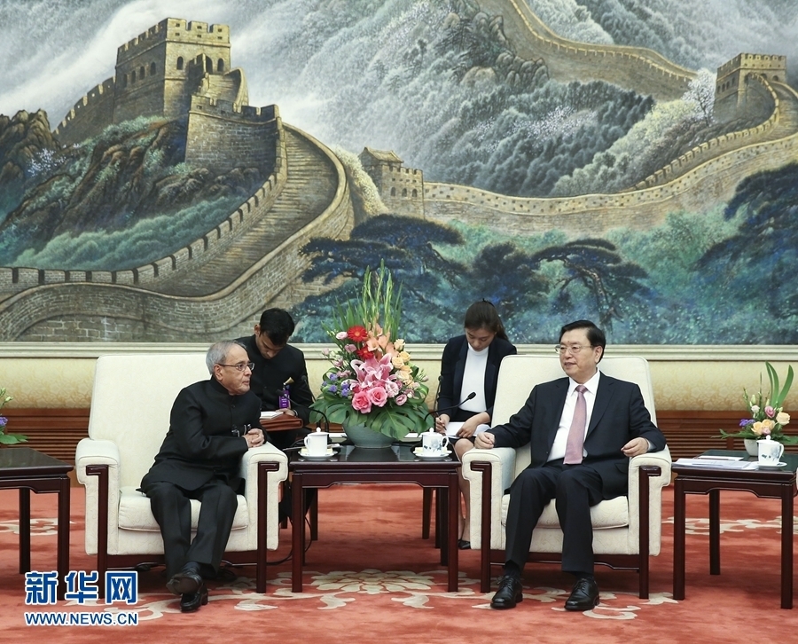 5月26日，全國人大常委會委員長張德江在北京人民大會堂會見印度總統慕克吉。 新華社記者 龐興雷 攝 