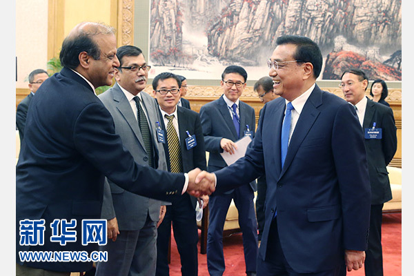 5月31日，國務院總理李克強在北京人民大會堂會見來華出席亞洲新聞聯盟年會的各國媒體負責人並同他們座談。 新華社記者姚大偉攝