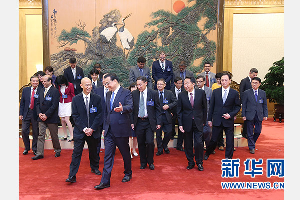 5月31日，國務院總理李克強在北京人民大會堂會見來華出席亞洲新聞聯盟年會的各國媒體負責人並同他們座談。 新華社記者姚大偉攝