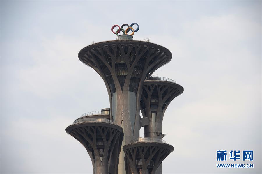 （體育）（5）北京奧林匹克塔奧運五環標誌落成
