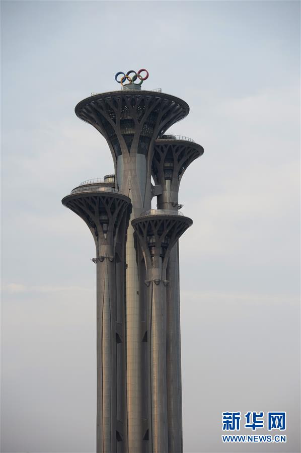 （體育）（6）北京奧林匹克塔奧運五環標誌落成