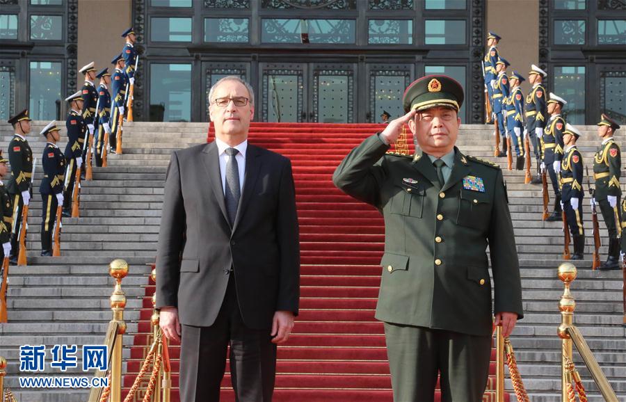 3月31日，國務委員兼國防部長常萬全在北京會見來訪的瑞士國防、民防和體育部長帕莫蘭。 新華社記者 劉芳 攝