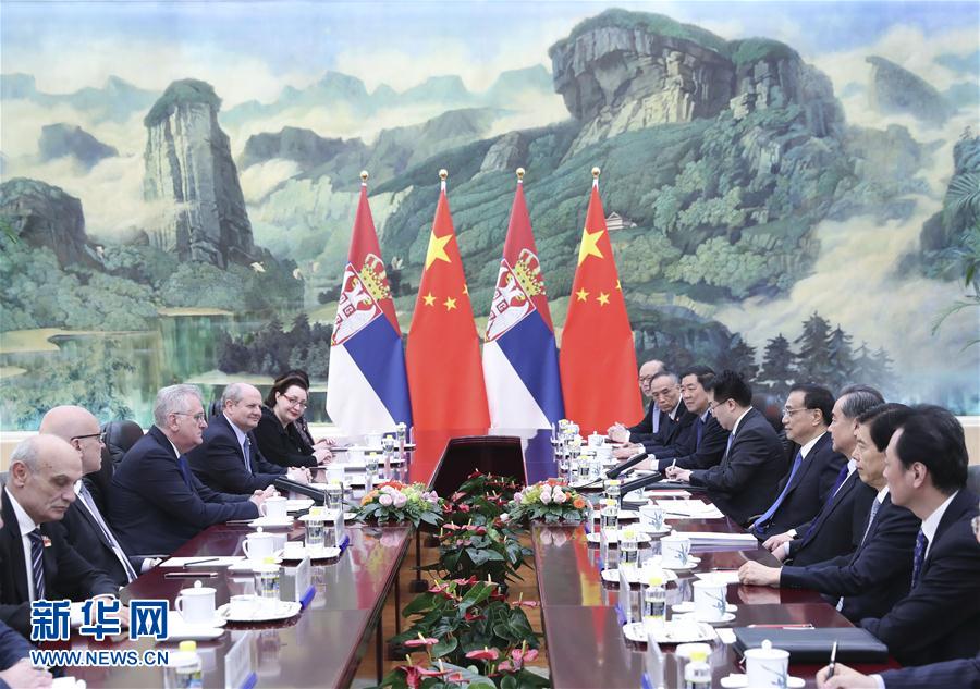 3月31日，國務院總理李克強在北京人民大會堂會見來華進行國事訪問的塞爾維亞總統尼科利奇。 新華社記者 龐興雷 攝