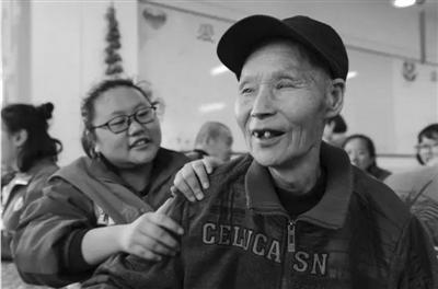 中國突圍養老困局打出組合拳 到2050年1.3人養1老人