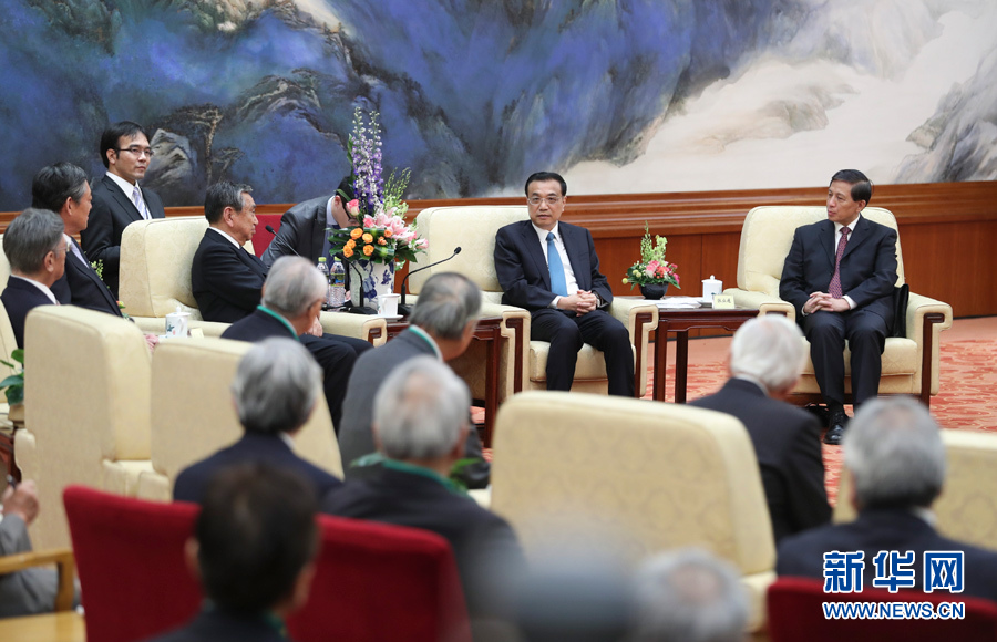 4月10日，國務院總理李克強在北京人民大會堂會見日本前眾議長、國際貿易促進協會會長河野洋平和他率領的日本經濟界大型代表團。 新華社記者謝環馳 攝