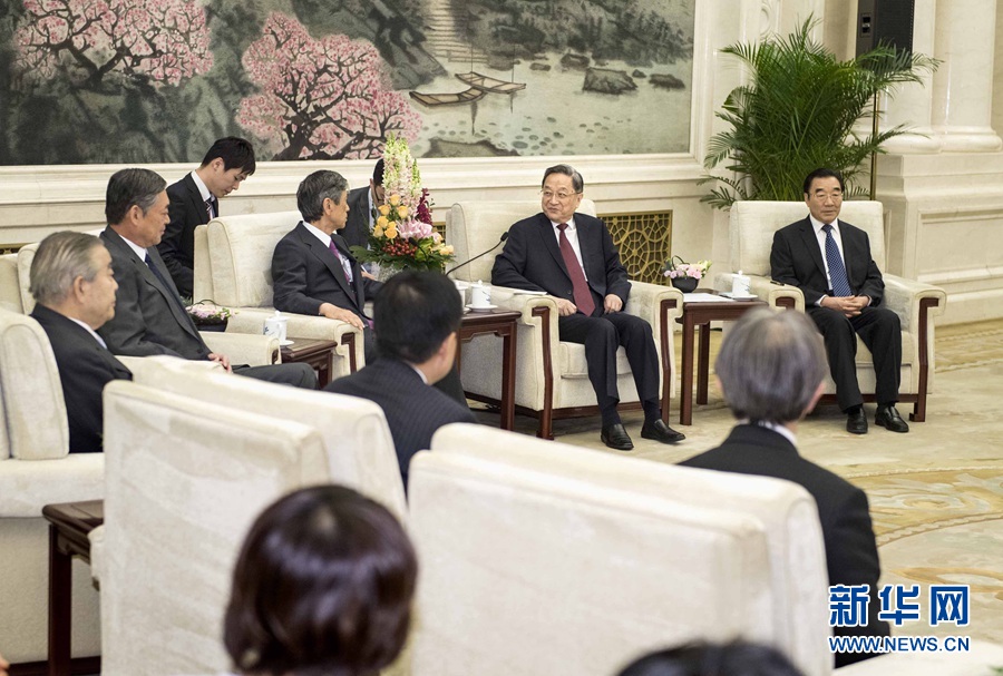 5月4日，全國政協主席俞正聲在北京人民大會堂會見以高村正彥會長為團長的日本日中友好議員聯盟代表團。 新華社記者 李濤 攝 