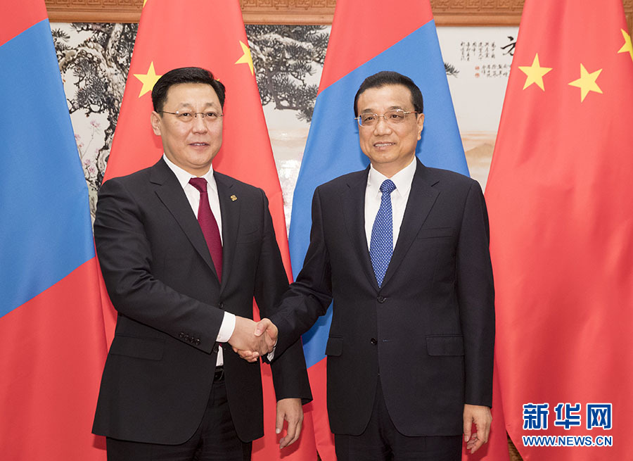 5月12日，國務院總理李克強在北京人民大會堂會見來華出席“一帶一路”國際合作高峰論壇的蒙古國總理額爾登巴特。新華社記者 丁林 攝