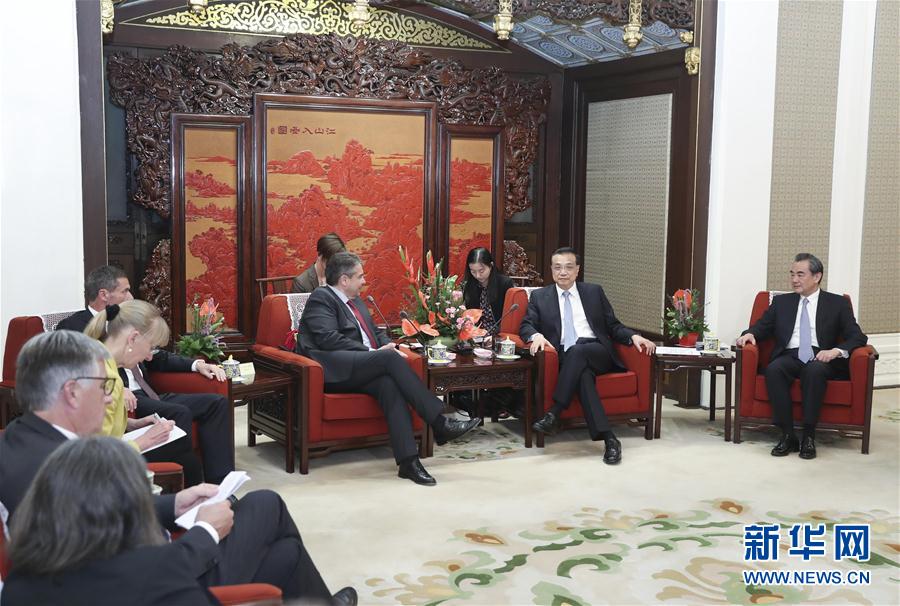 5月24日，國務院總理李克強在北京中南海紫光閣會見來華出席中德高級別人文交流對話機制首次會議的德國副總理兼外交部長加布裏爾。新華社記者 龐興雷 攝
