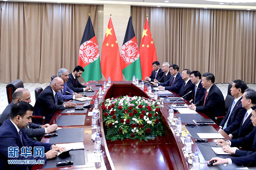 6月8日，國家主席習近平在哈薩克斯坦首都阿斯塔納會見阿富汗總統加尼。 新華社記者 丁林 攝