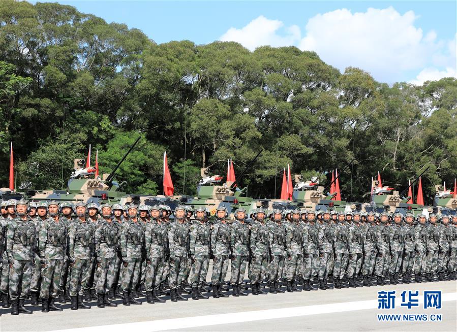 （香港回歸二十周年·XHDW）（11）駐港部隊接受檢閱