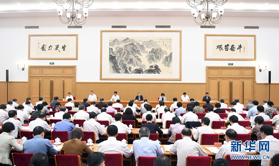 9月12日至13日，新疆若幹歷史問題研究座談會在北京召開。中共中央政治局常委、全國政協主席俞正聲出席會議並作重要講話。新華社記者 張鐸 攝