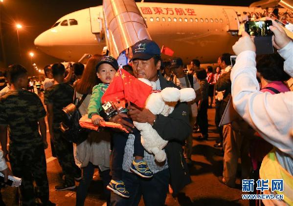 （社會）（1）多米尼克颶風受困同胞抵達上海