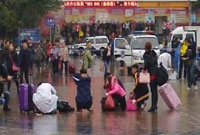 廣州火車站站外廣場兩嫌犯追砍群眾 致9人受傷