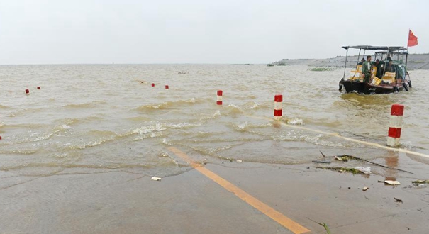 鄱陽湖水位上漲 江西“最美水上公路”變“碼頭”