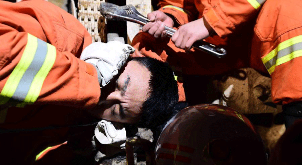 平邑石膏礦坍塌事故打通救生孔嘗試聯繫被困人員