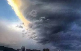 壯觀！雲南大理現罕見“飛碟雲”