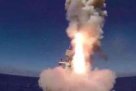 俄戰艦發射巡航導彈打擊“伊斯蘭國”目標