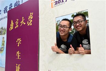 雙胞胎新生入學南京大學