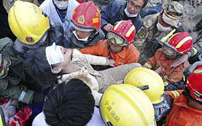 寧波塌樓事故:女子被埋廢墟22小時後獲救