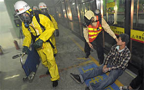廣州地鐵應急綜合演練舉行 現場模擬爆炸