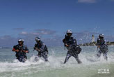 中國海軍西沙官兵演練搶灘登陸