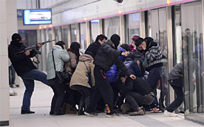 武漢地鐵2號線開通前舉行大規模反恐演習