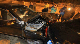 北京：帕薩特連撞6車 司機稱“代駕跑了”
