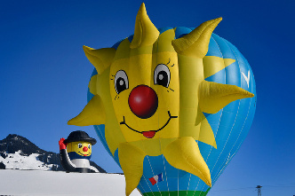 國際熱氣球節在瑞士代堡開幕 畫風清奇