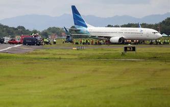 印尼一航班降落滑出跑道 機場關閉