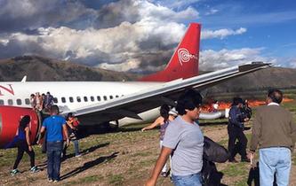秘魯一客機著陸時起火
