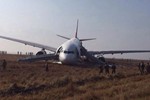 一架土耳其客機在加德滿都機場衝出跑道 鼻輪折斷