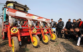 安徽農民發明專利轉化新型農業機具 有效解決秸稈禁燒難題