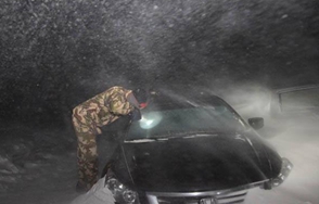 烏魯木齊：記者親歷強風吹雪極限救援