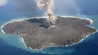 日本西之島火山再度噴發 島嶼面積增加7萬平方米