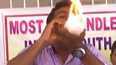 印度：男子靠“嘴”連戰兩項世界紀錄