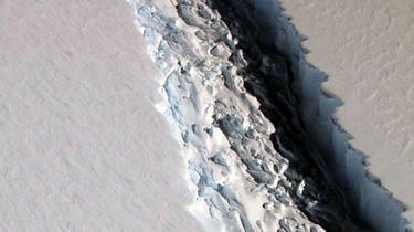 南極現巨大裂痕冰山將使海平面升10厘米