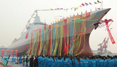 中國新型萬噸級驅逐艦首艦下水