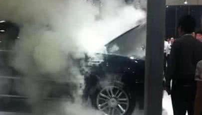 揚州：充電寶放車內 高溫引起自燃