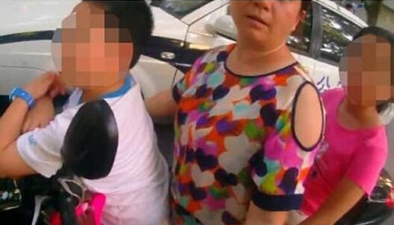 南京：母親騎電動車違規被查 要拿倆娃抵罰款