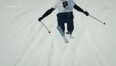 極限滑雪 雪地飛舞