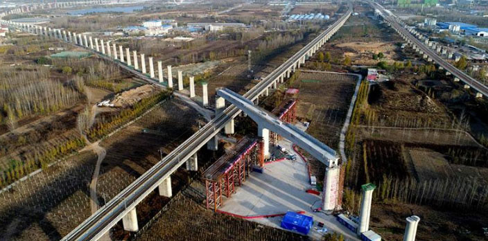 鄭萬高鐵萬噸大橋空轉机體 成功跨越京廣高鐵