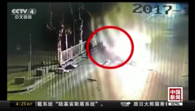 浙江：小客車撞樹起火 過路小夥4入火海救人