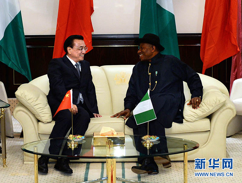 5月7日，中國國務院總理李克強在阿布賈同尼日利亞總統喬納森舉行會談。 新華社記者李濤攝 