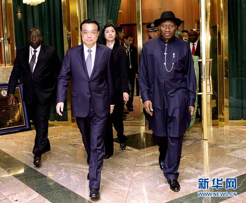 5月7日，中國國務院總理李克強在阿布賈同尼日利亞總統喬納森舉行會談。 新華社記者李濤攝 